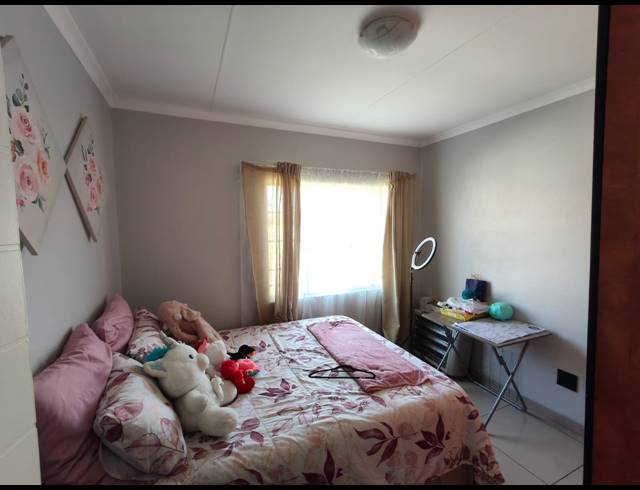 3 BEDROOM TOWNHOUSE FOR SALE IN WATERVAL EAST